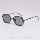 S32002 Small square fashion polarized sunglasses